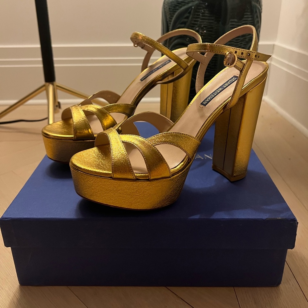 Stuart Weitzman Misty Platform Sandal Gold. 9.5. Brand new, orig. packaging.